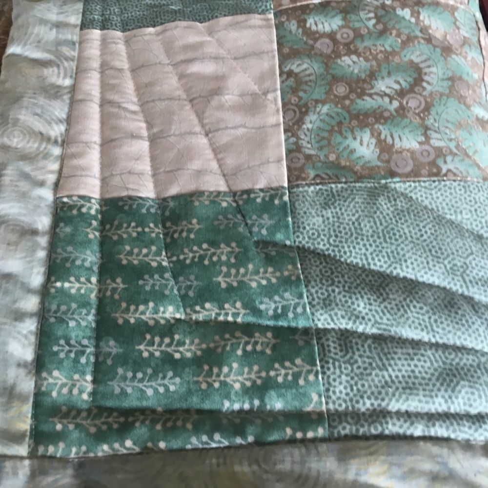 Handmade Quilt   - Picture 4 of 14